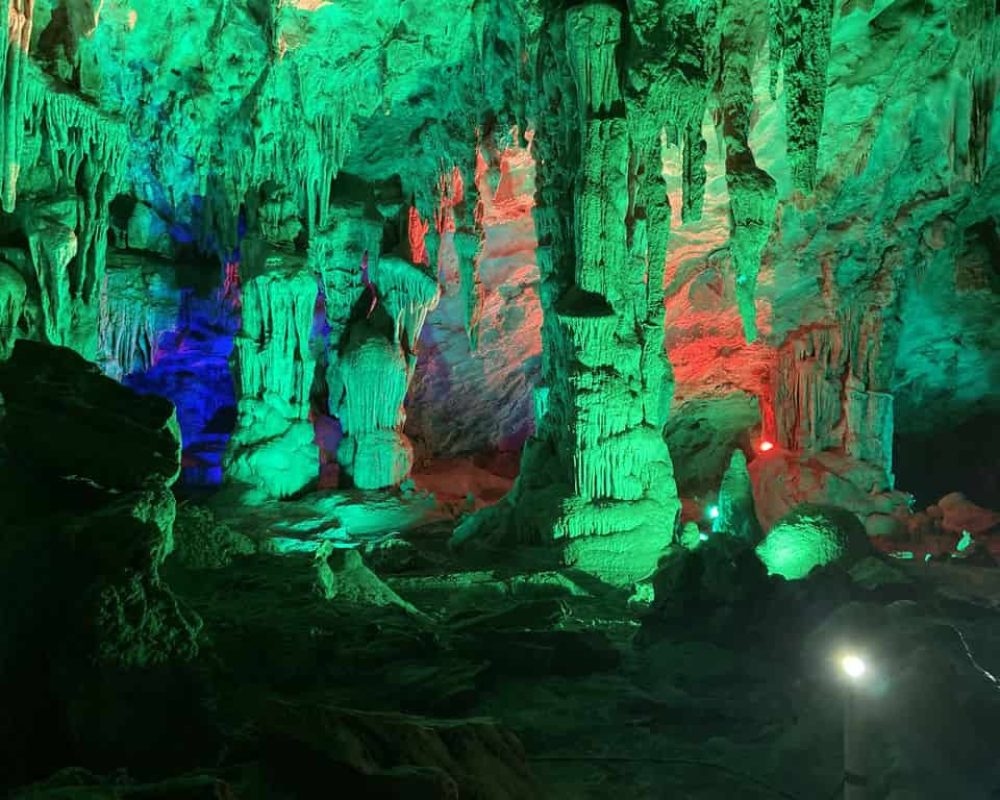 China-Nanning-Top-Tourist-Attraction-Yiling-Cave-min