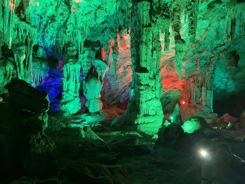 China-Nanning-Top-Tourist-Attraction-Yiling-Cave-min