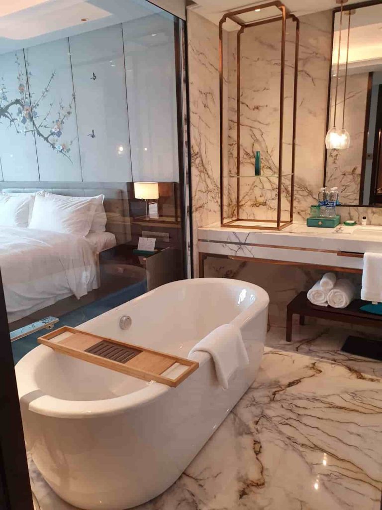 Nanning-Hotel-Na-Lotus-Bathroom-min