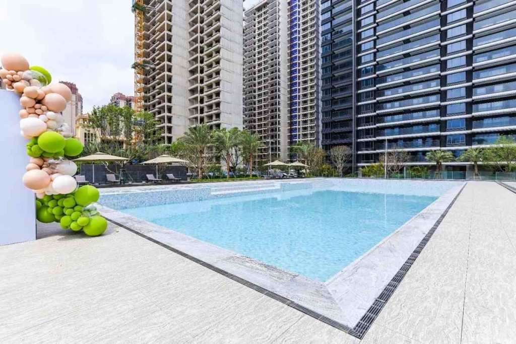 Xiang-Jianglai-Poolside
